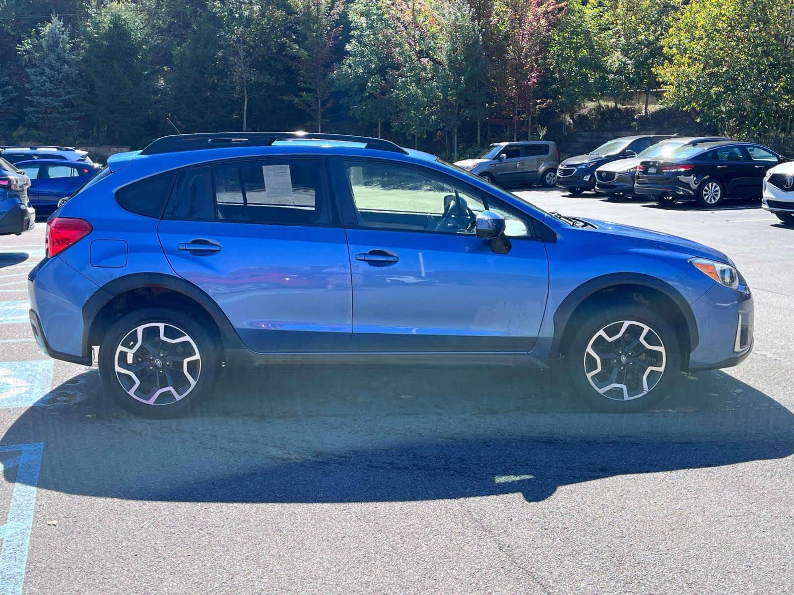 Thumbnail: 2017 Subaru Crosstrek - 3