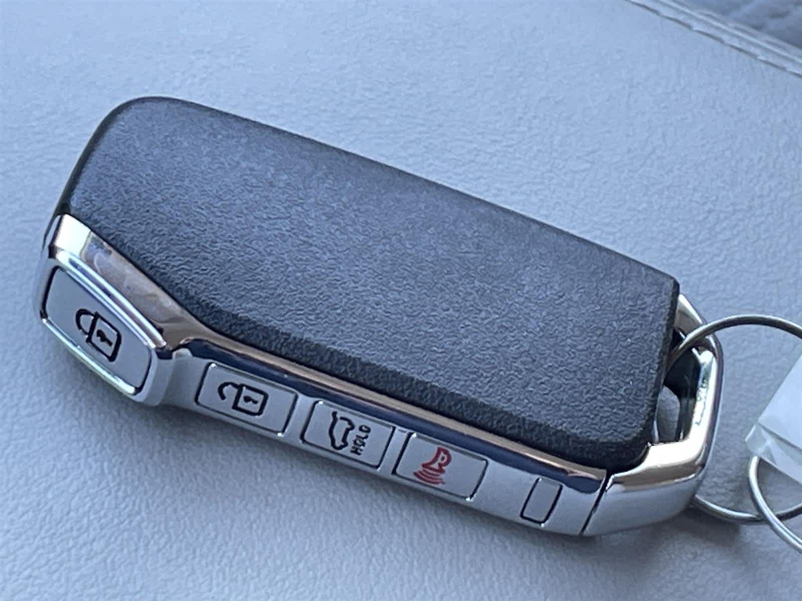 Thumbnail: 2023 Kia Sorento - 32