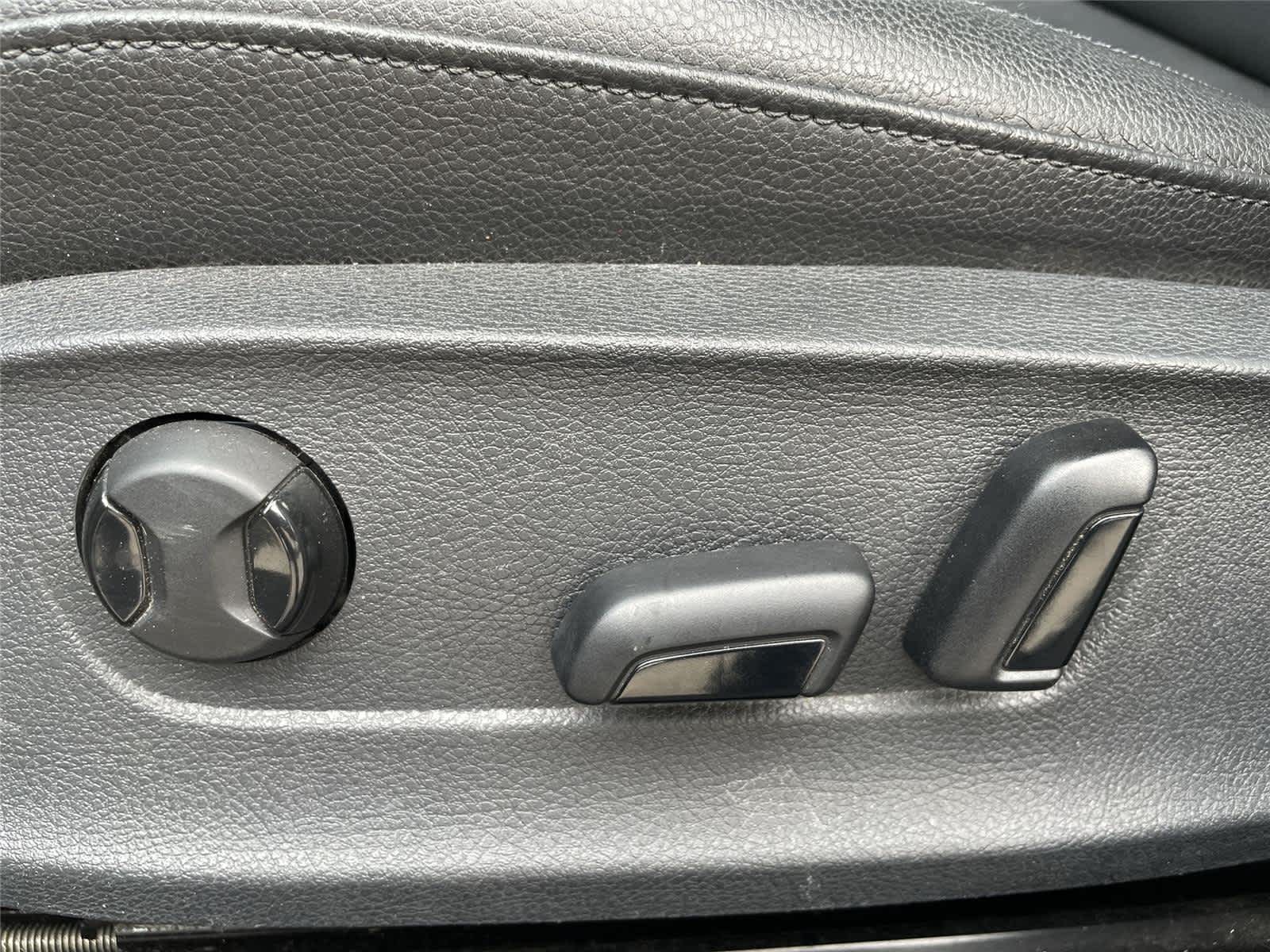 Thumbnail: 2017 Volkswagen Passat - 12