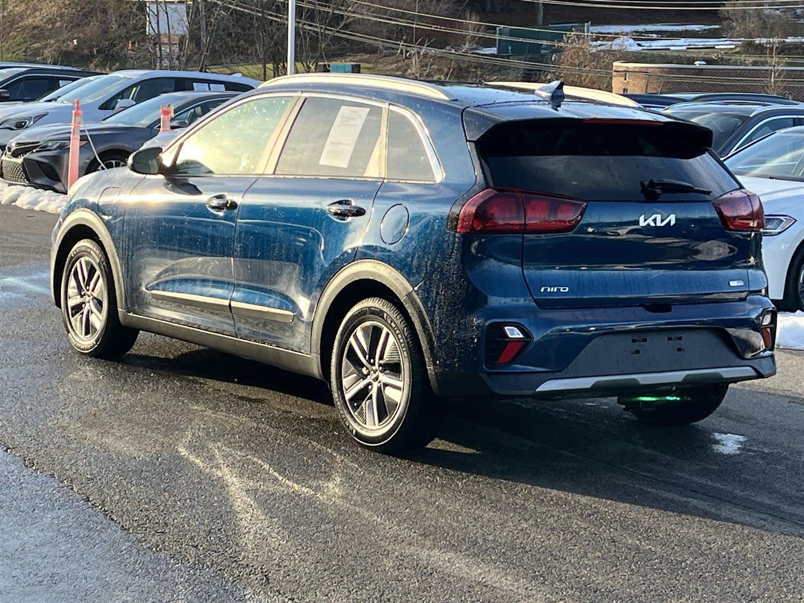 Thumbnail: 2022 Kia Niro - 3