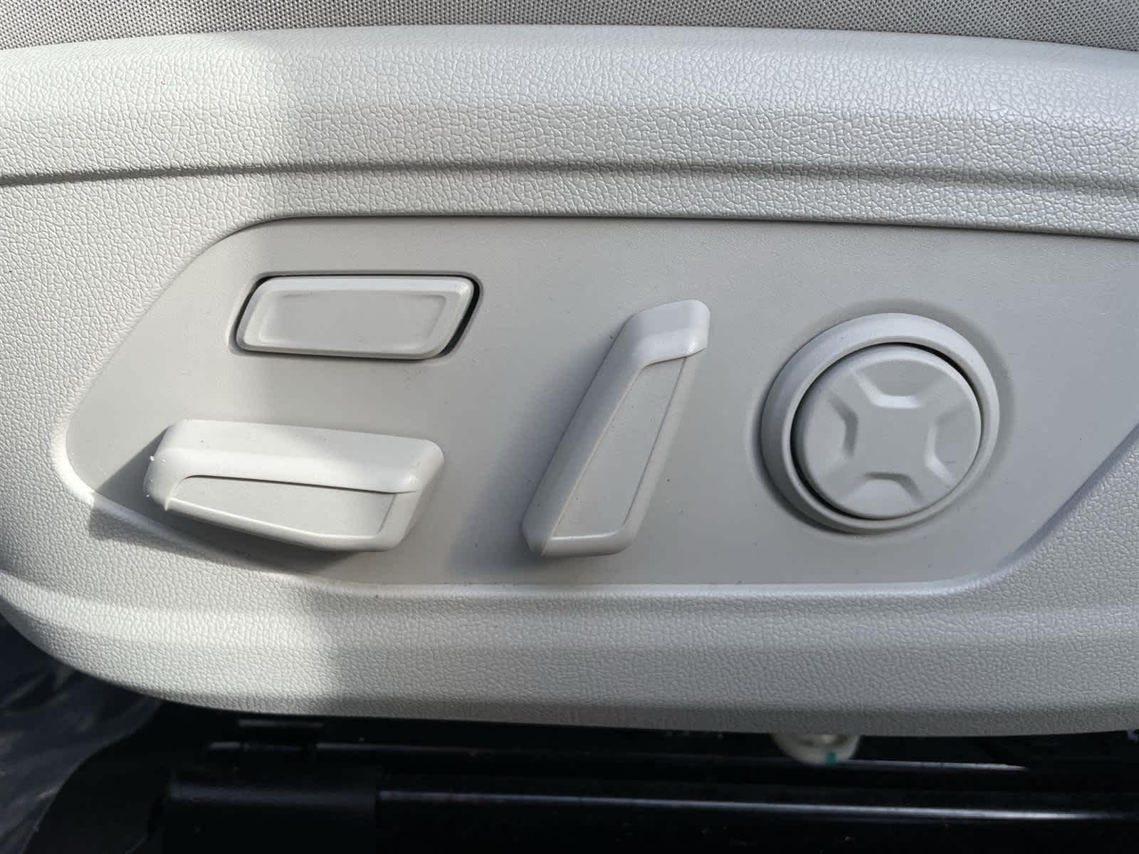 Thumbnail: 2023 Kia Sorento - 13