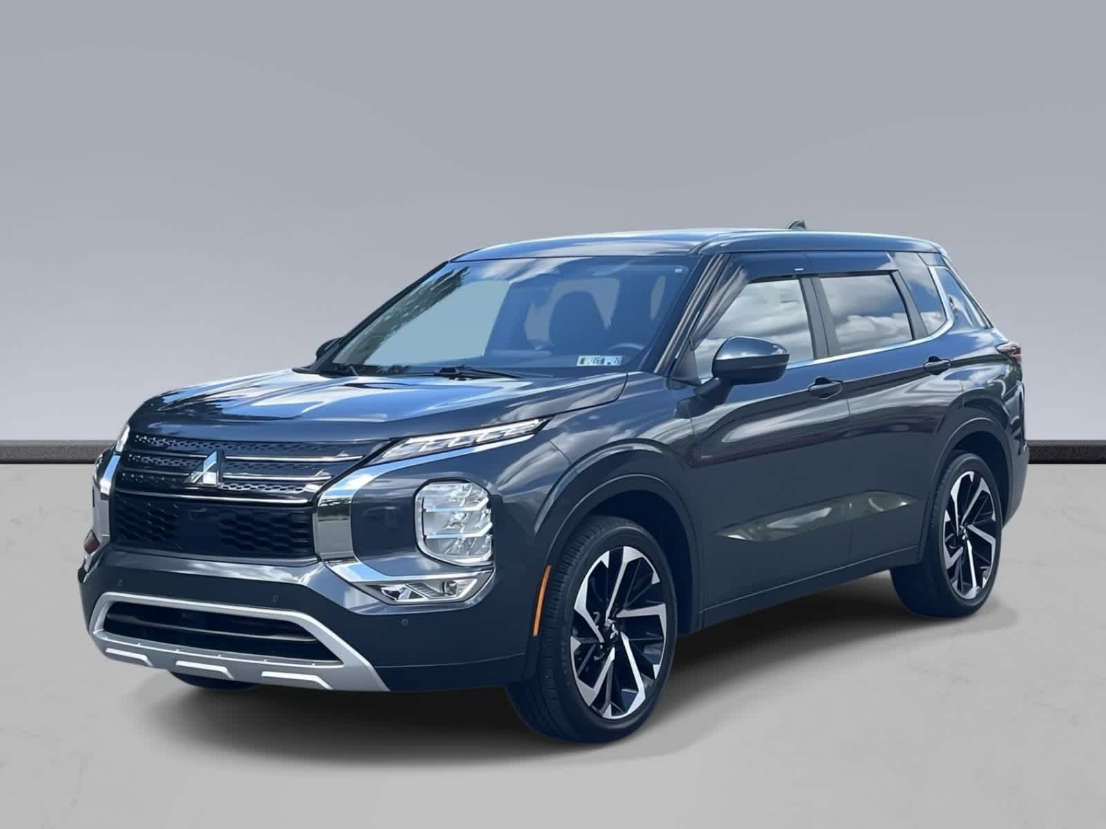 Thumbnail: 2024 Mitsubishi Outlander - 1