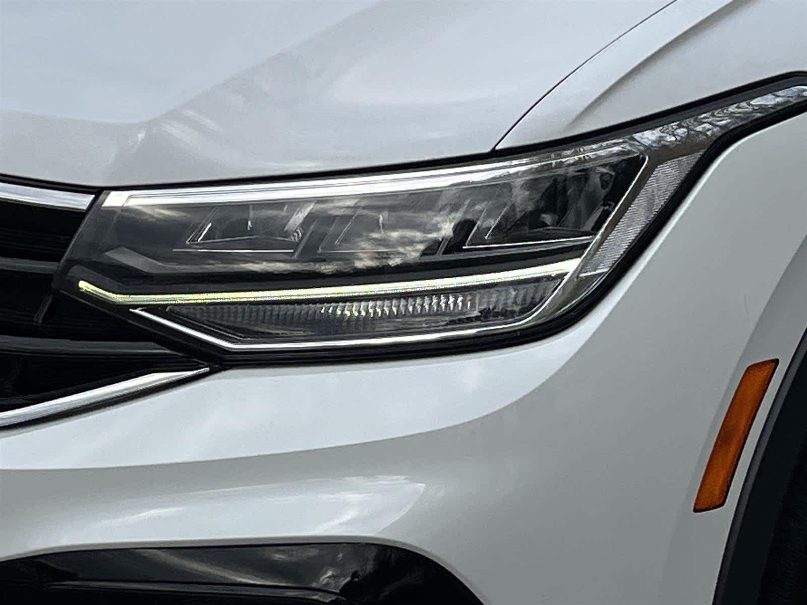 Thumbnail: 2022 Volkswagen Tiguan - 9