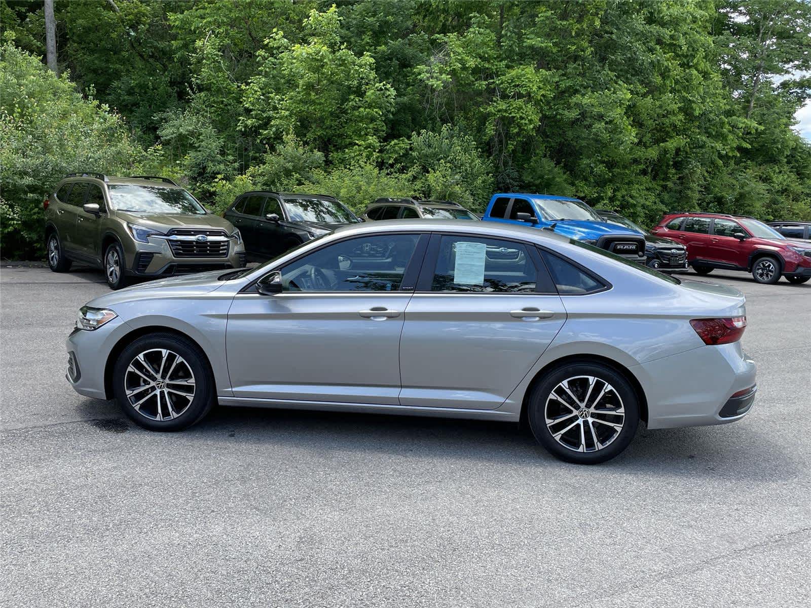 Thumbnail: 2024 Volkswagen Jetta - 2