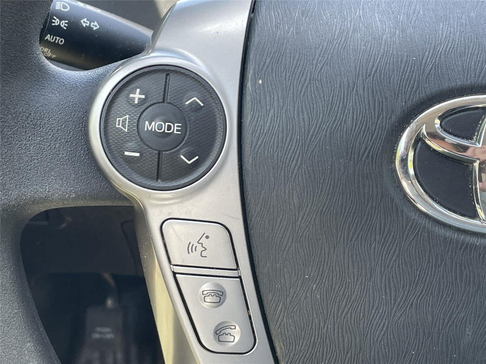 Thumbnail: 2015 Toyota Prius v - 18