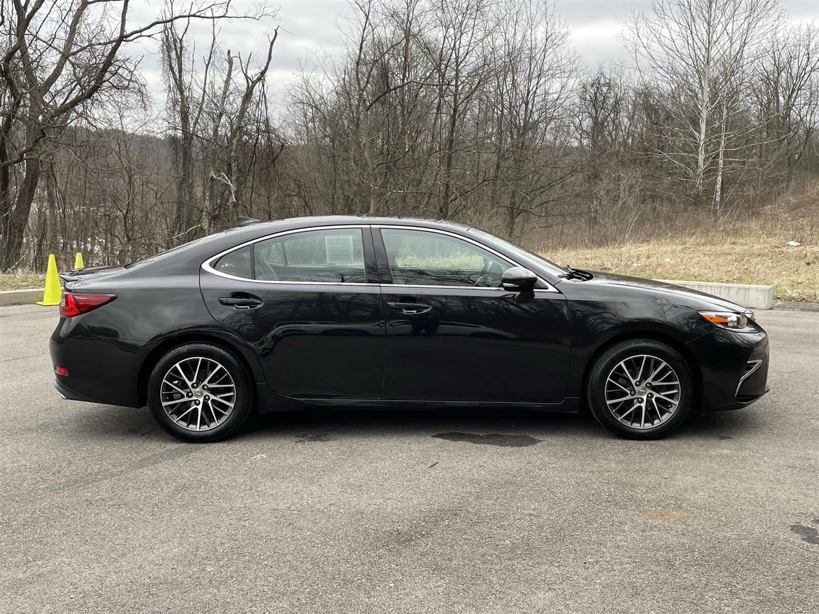 Thumbnail: 2017 Lexus ES - 6