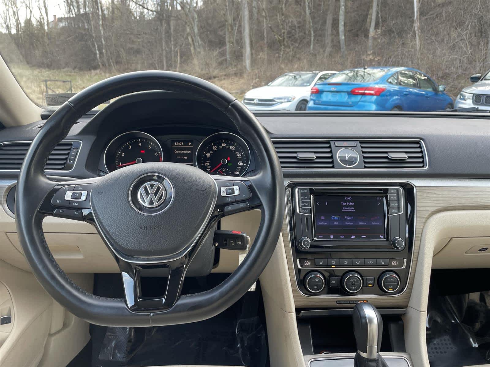 Thumbnail: 2016 Volkswagen Passat - 19