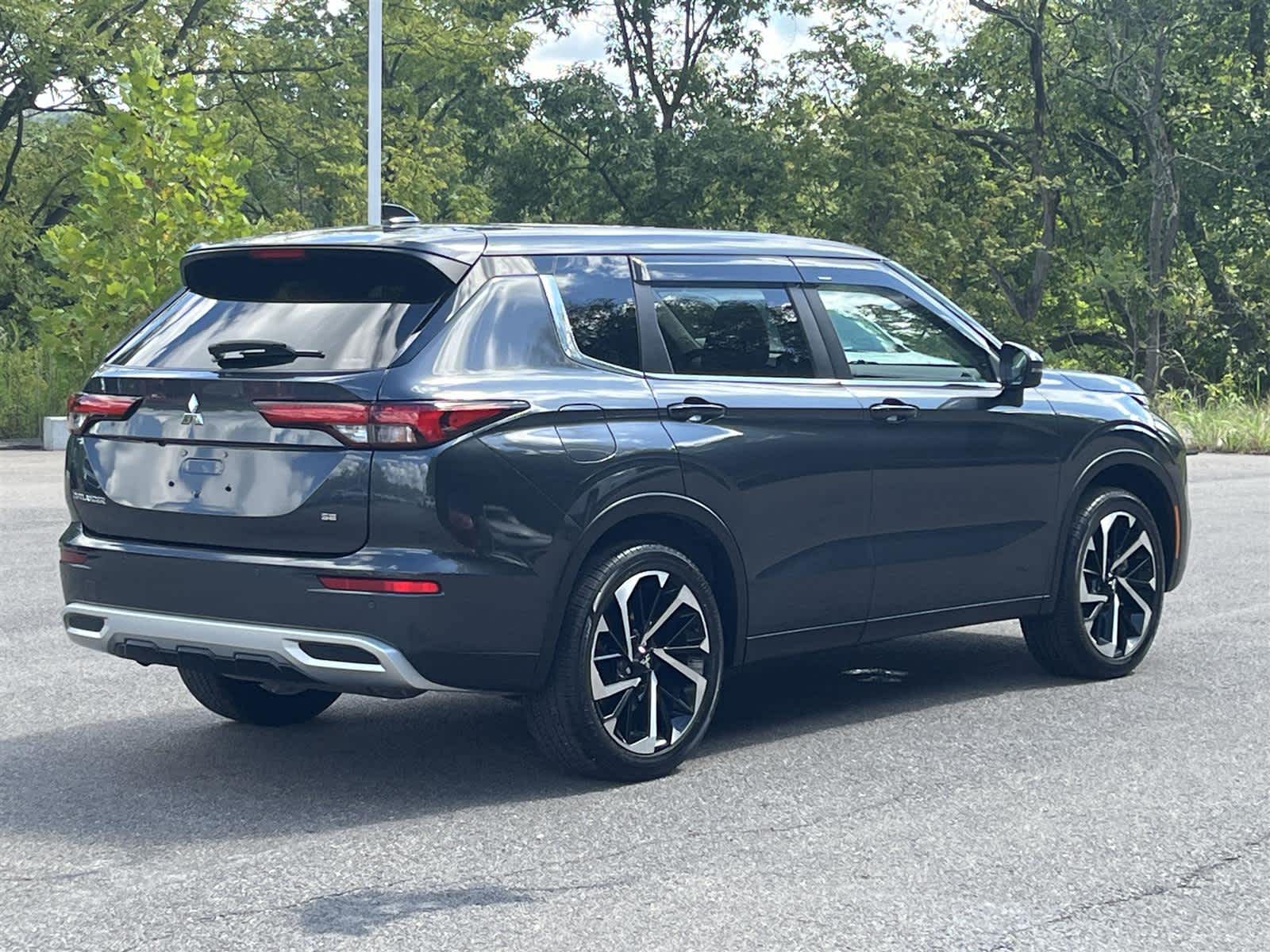 Thumbnail: 2024 Mitsubishi Outlander - 5