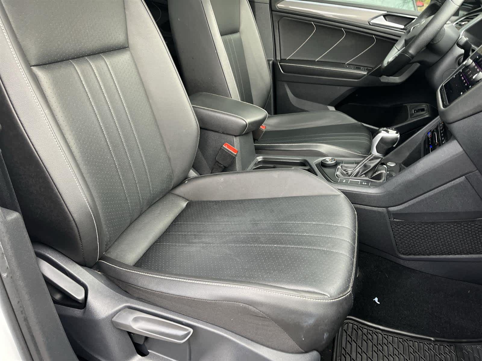 Thumbnail: 2022 Volkswagen Tiguan - 17