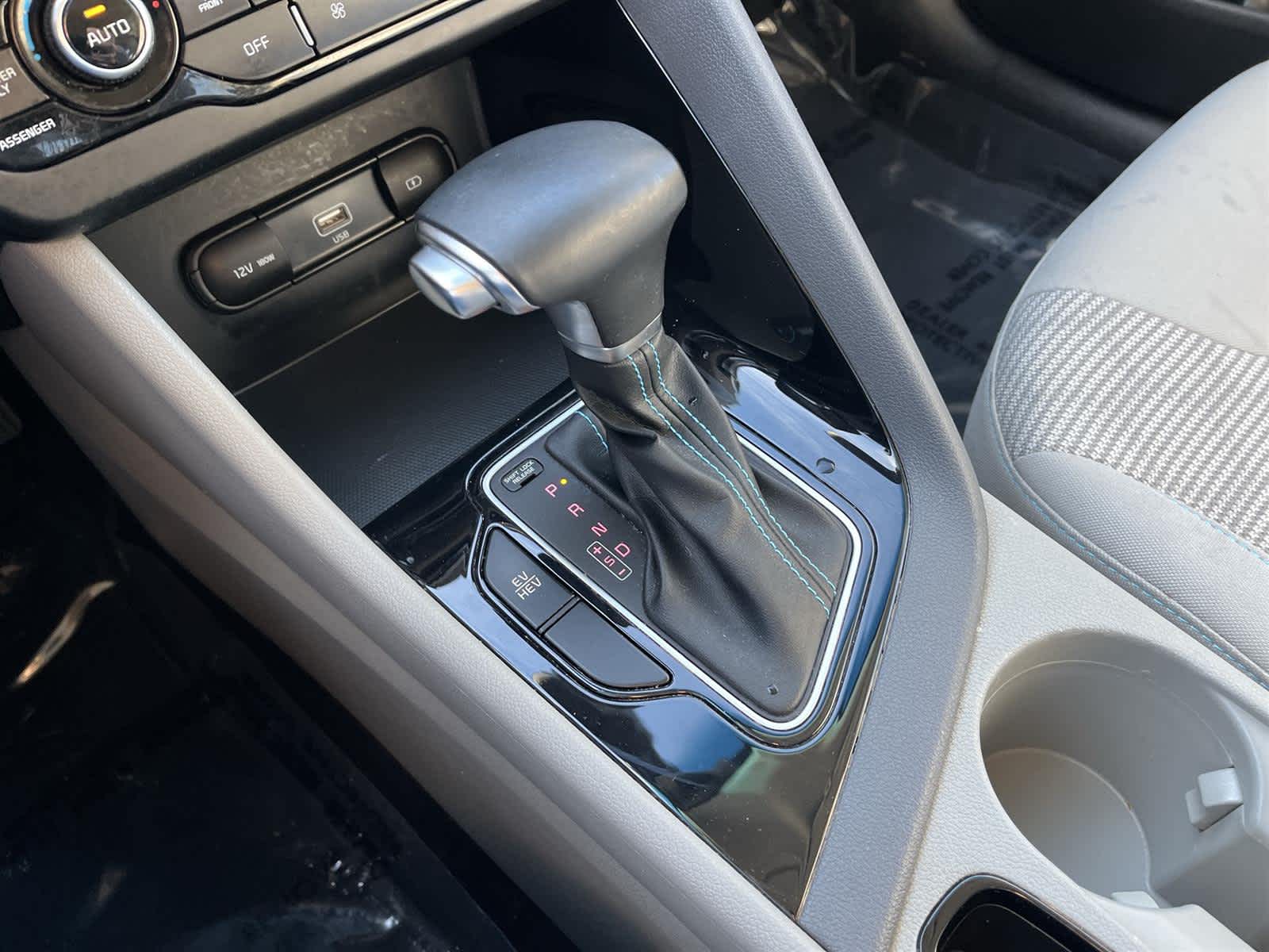 Thumbnail: 2022 Kia Niro - 21