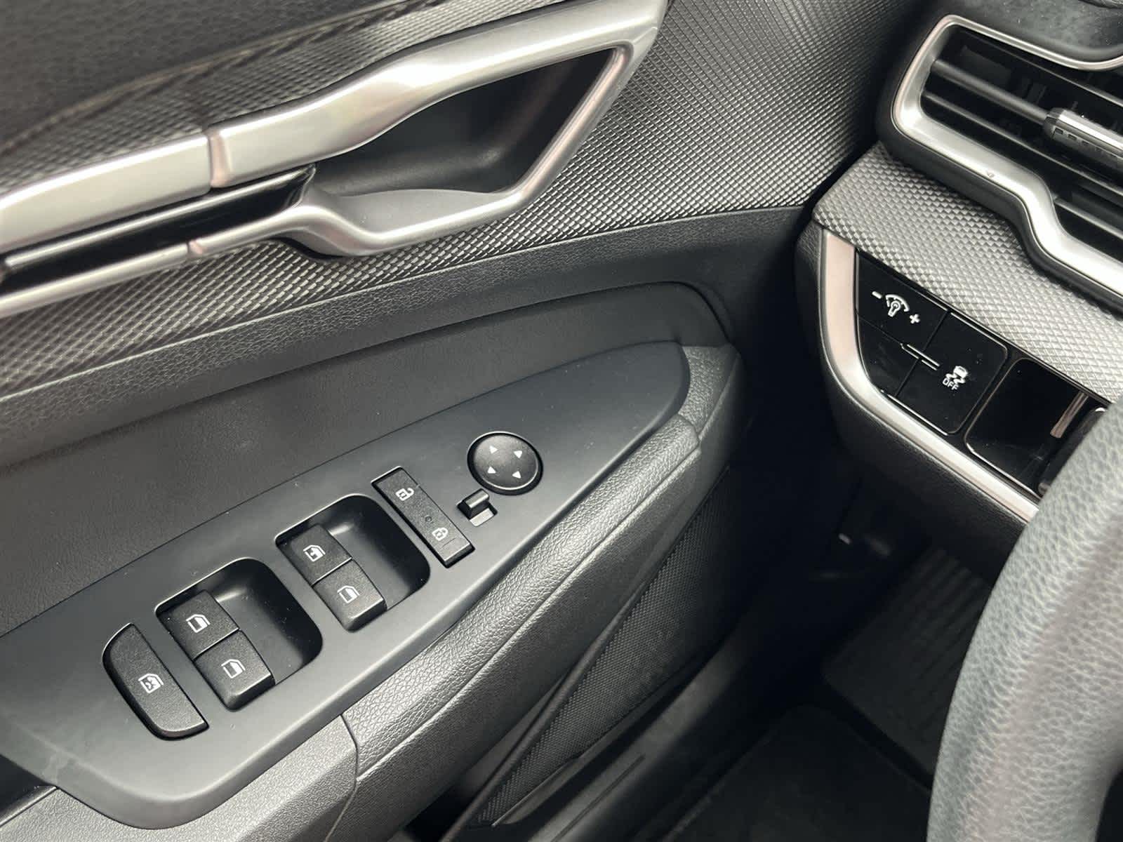 Thumbnail: 2023 Kia Sportage - 25