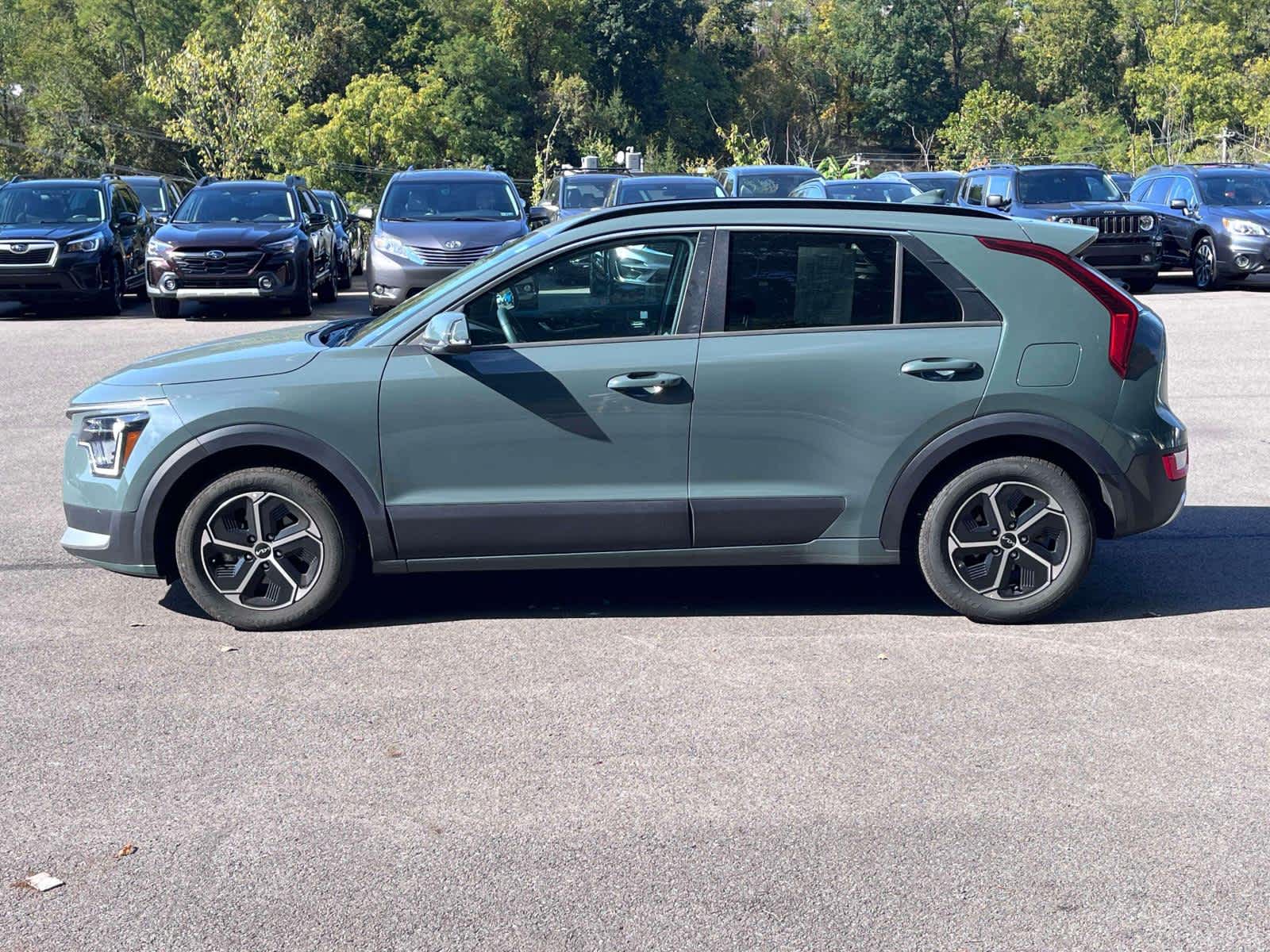 Thumbnail: 2023 Kia Niro - 2