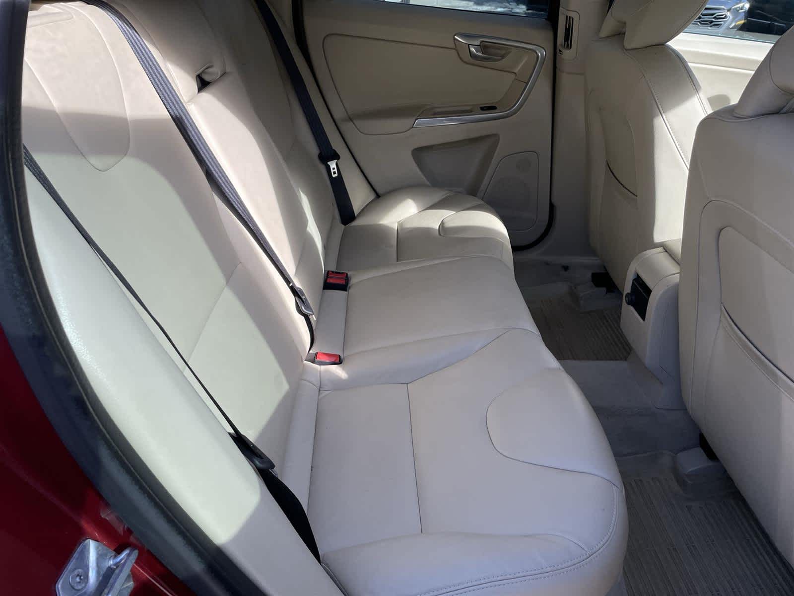 Thumbnail: 2016 Volvo XC60 - 17