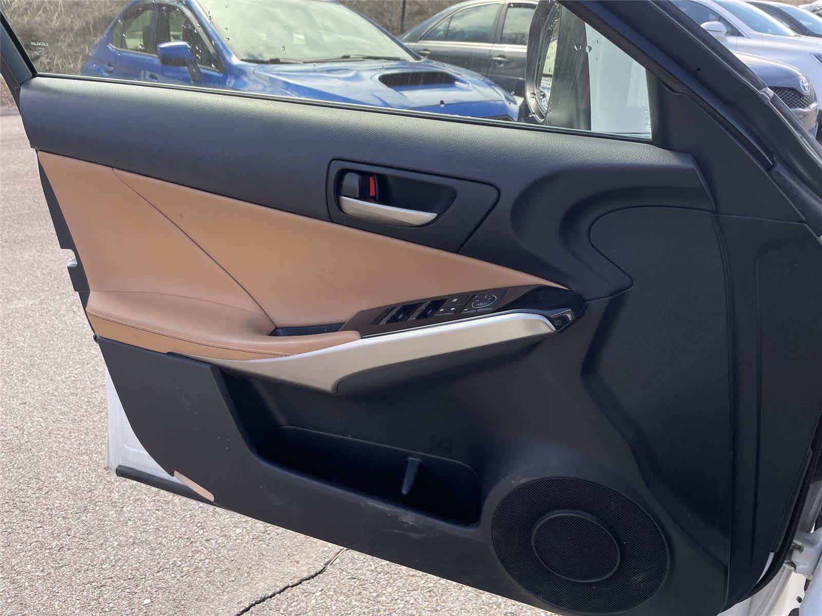 Thumbnail: 2017 Lexus IS - 18