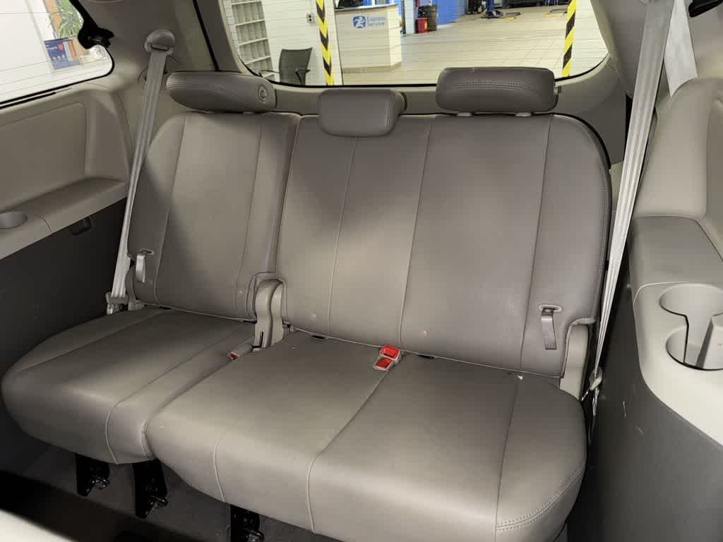 Thumbnail: 2020 Toyota Sienna - 18