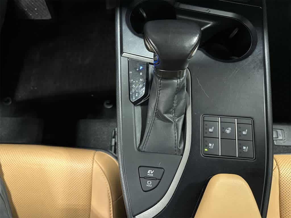 Thumbnail: 2024 Lexus UX - 32