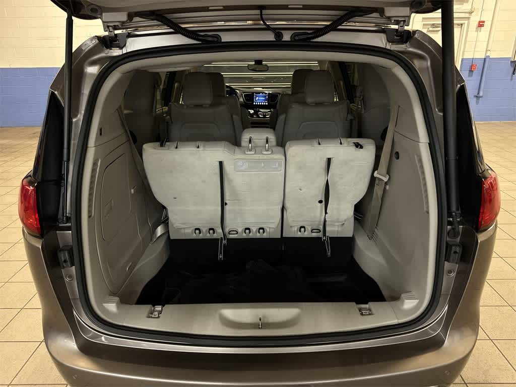 Thumbnail: 2018 Chrysler Pacifica - 11