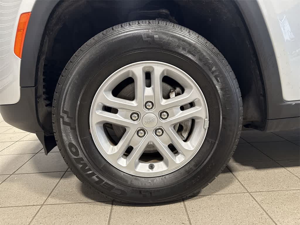 Thumbnail: 2023 Jeep Grand Cherokee - 10