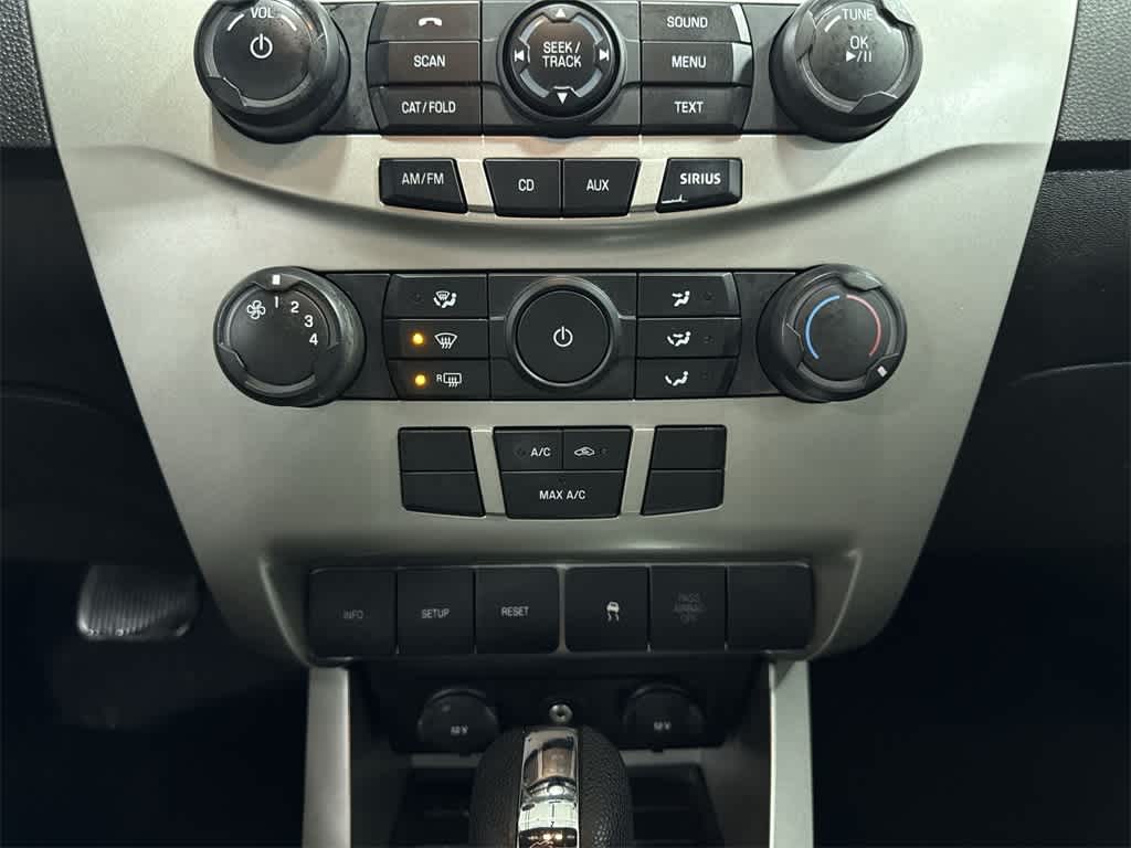 Thumbnail: 2010 Ford Focus - 21