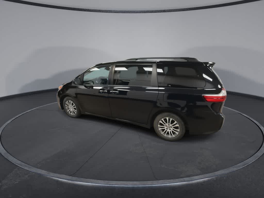 Thumbnail: 2020 Toyota Sienna - 6