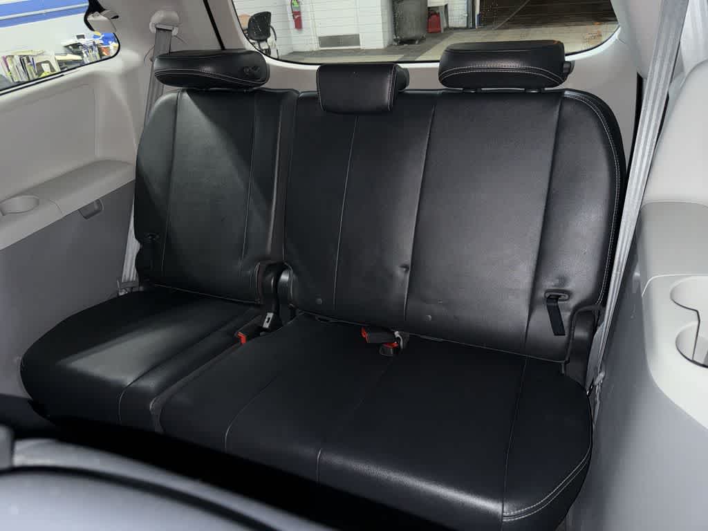 Thumbnail: 2014 Toyota Sienna - 17