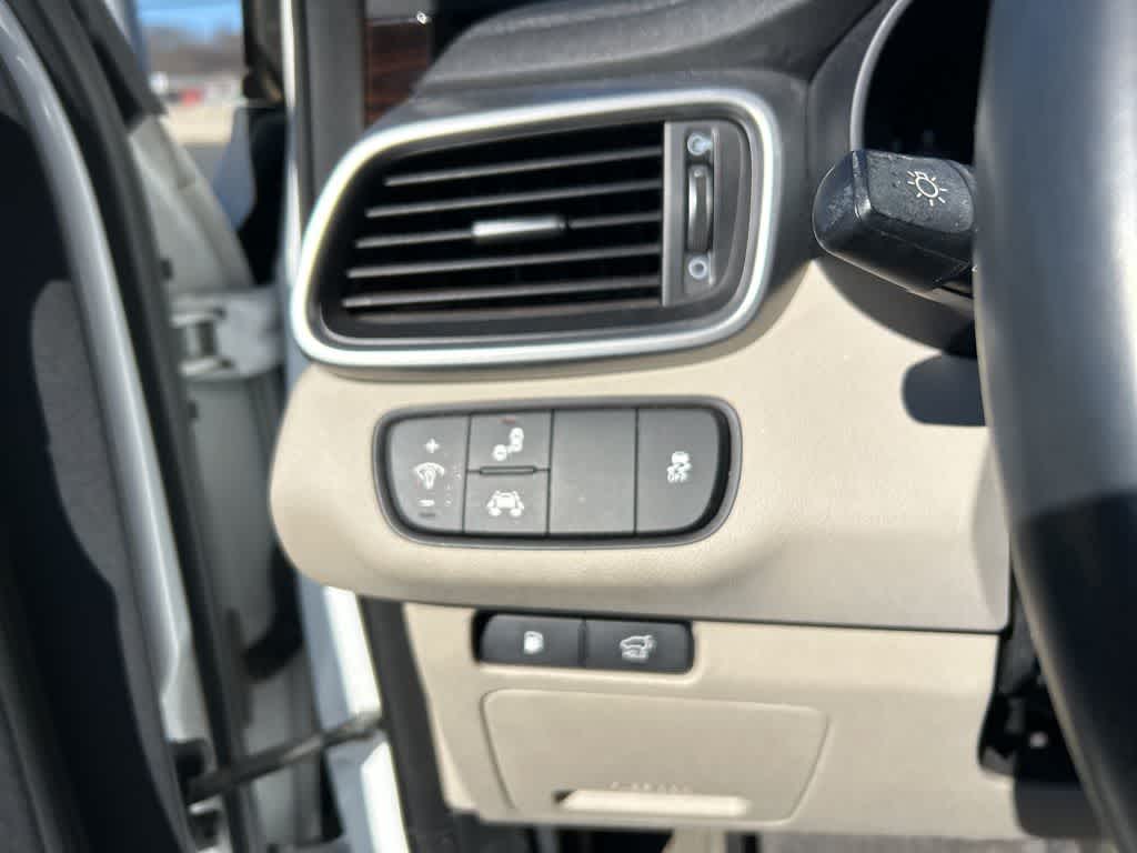 Thumbnail: 2019 Kia Sorento - 18