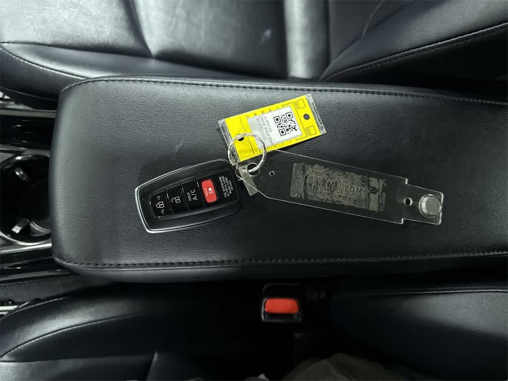 Thumbnail: 2018 Toyota Prius Prime - 34