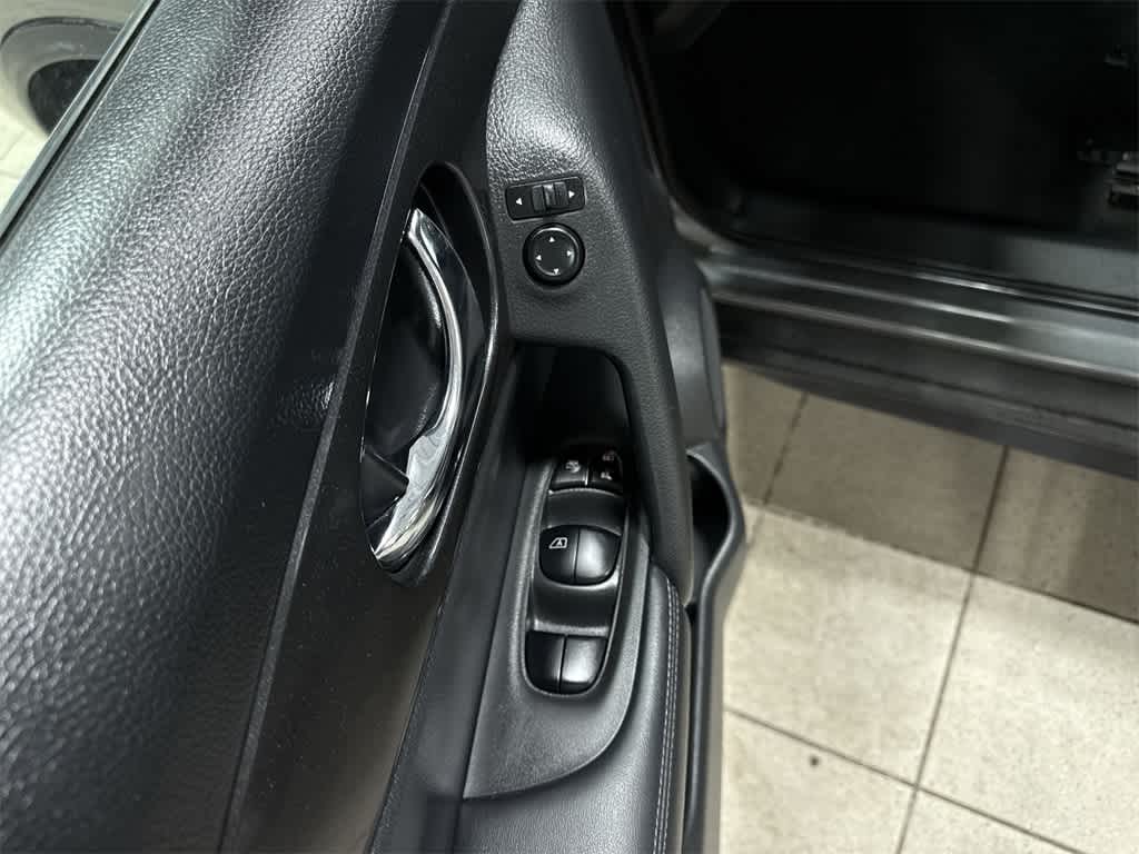 Thumbnail: 2018 Nissan Rogue - 22