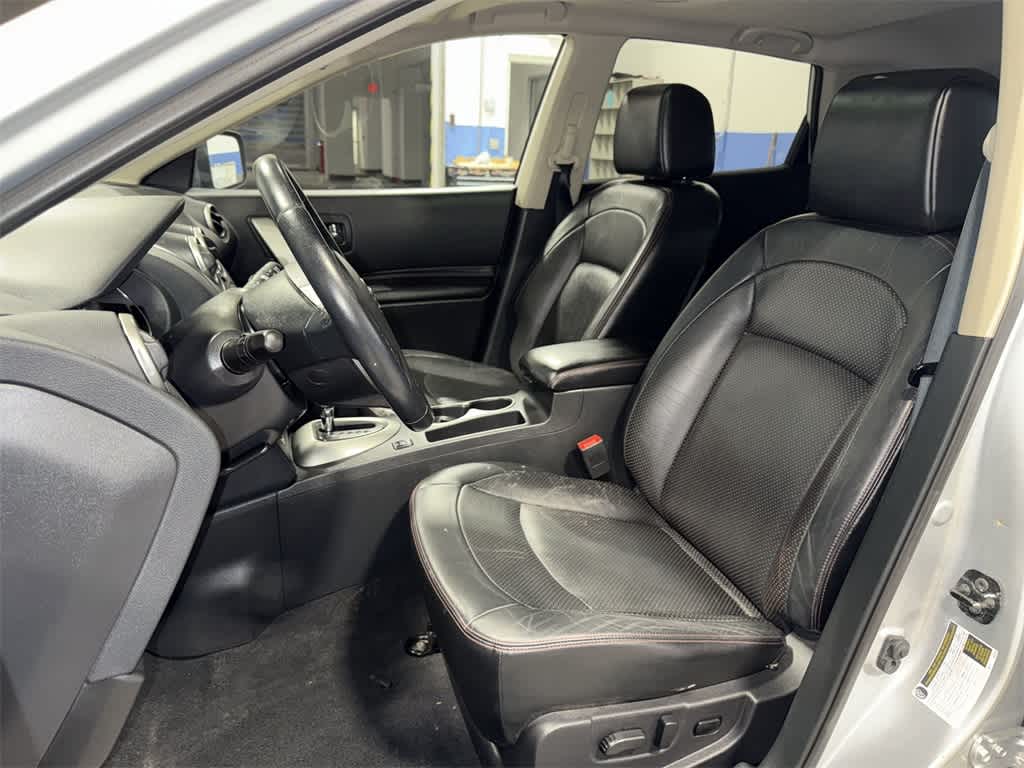 Thumbnail: 2011 Nissan Rogue - 15