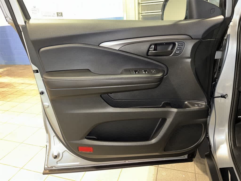 Thumbnail: 2025 Honda Passport - 30