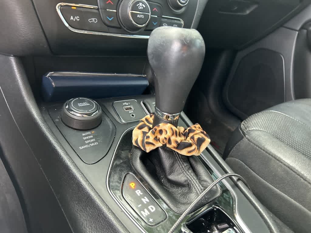 Thumbnail: 2019 Jeep Cherokee - 7