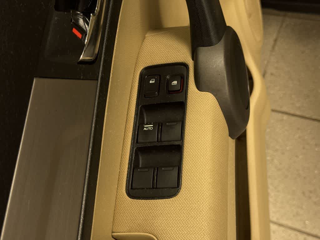Thumbnail: 2010 Honda CR-V - 22