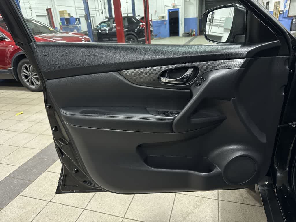 Thumbnail: 2016 Nissan Rogue - 29