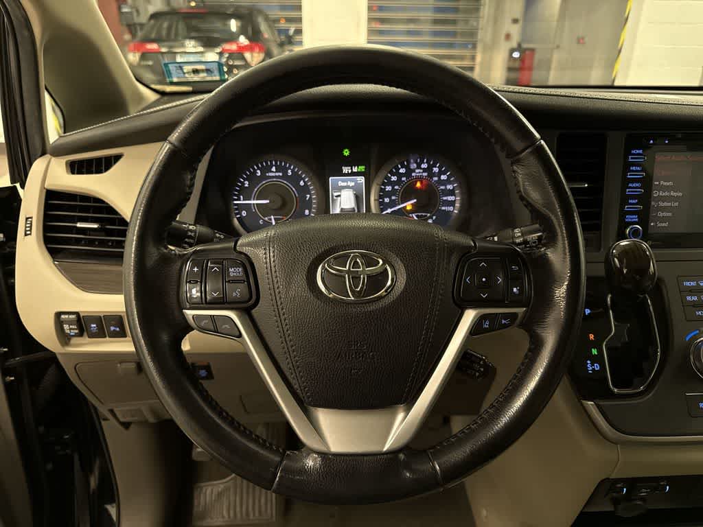 Thumbnail: 2020 Toyota Sienna - 19