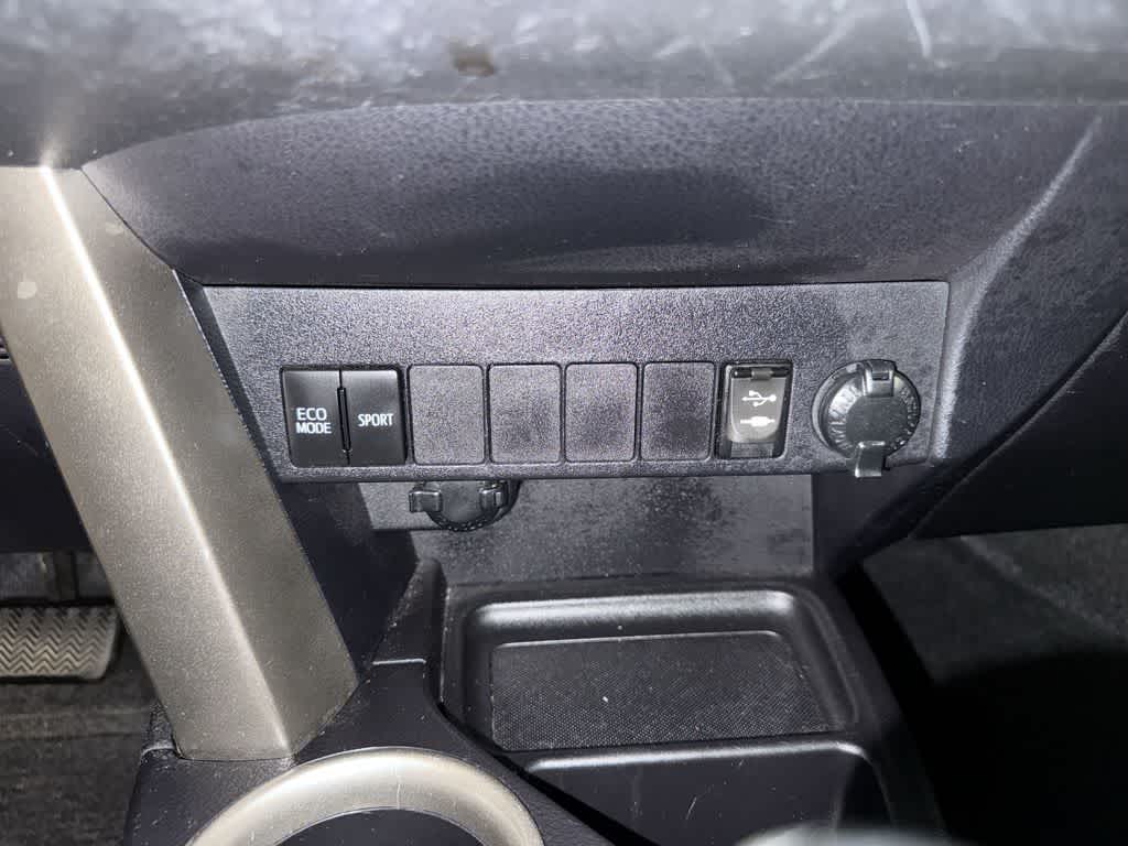 Thumbnail: 2015 Toyota RAV4 - 29