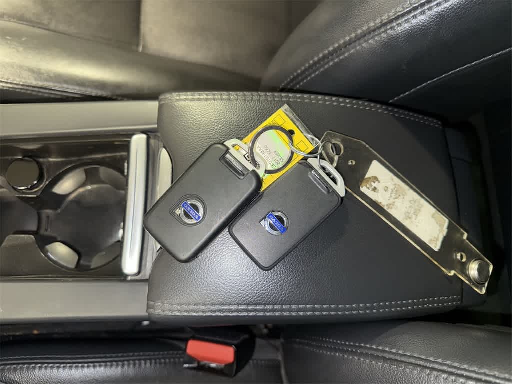 Thumbnail: 2017 Volvo XC60 - 34