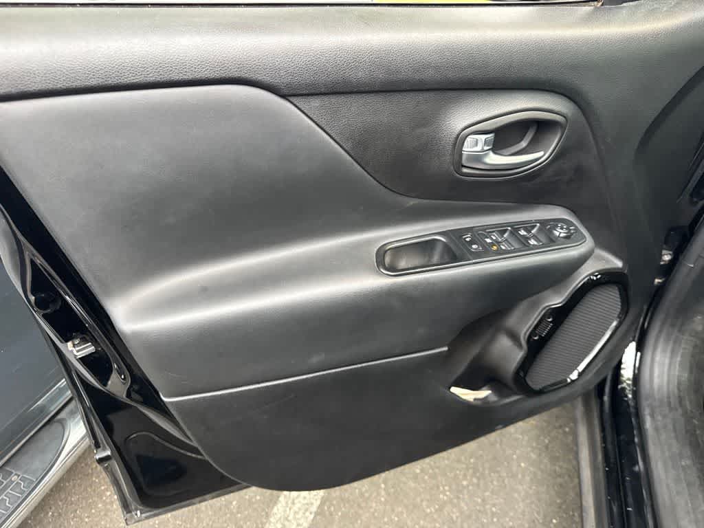 Thumbnail: 2017 Jeep Renegade - 7
