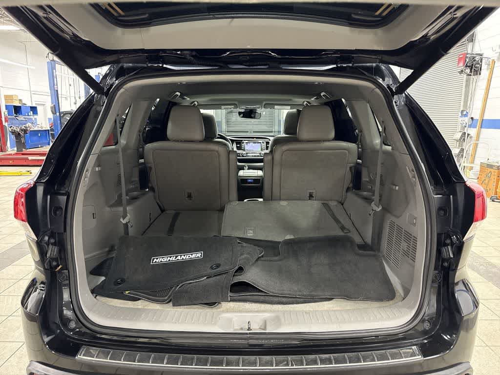 Thumbnail: 2019 Toyota Highlander - 11