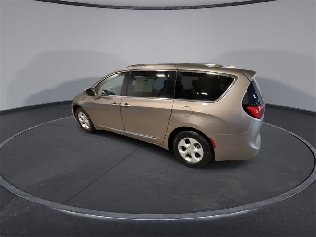 Thumbnail: 2018 Chrysler Pacifica - 6