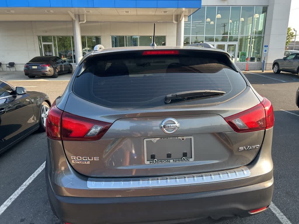 Thumbnail: 2018 Nissan Rogue Sport - 9