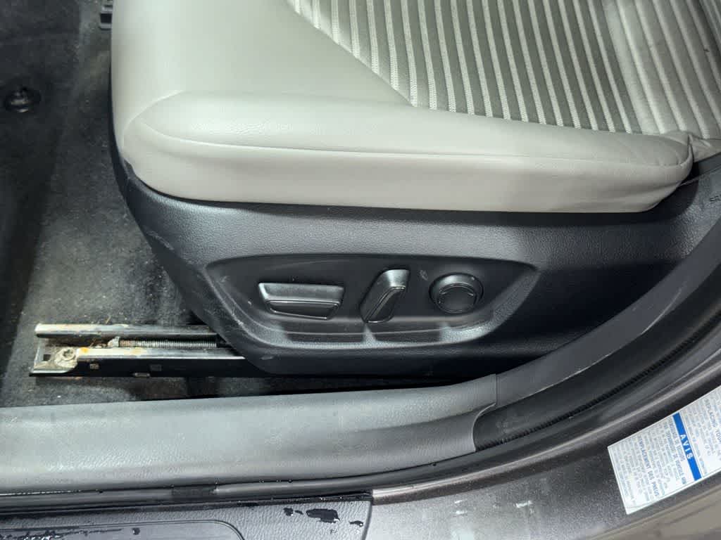 Thumbnail: 2023 Toyota Camry - 22