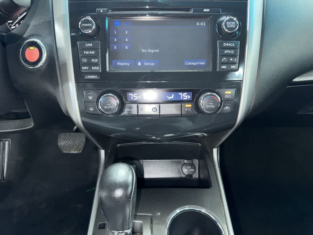 Thumbnail: 2015 Nissan Altima - 22