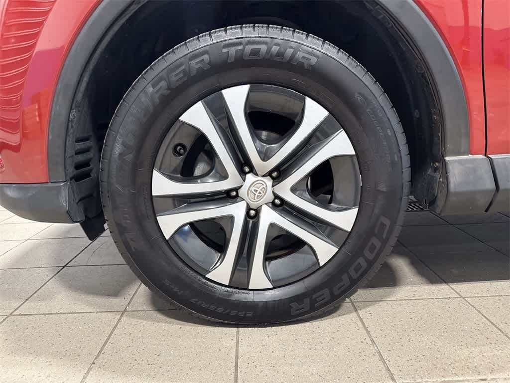 Thumbnail: 2017 Toyota RAV4 - 10