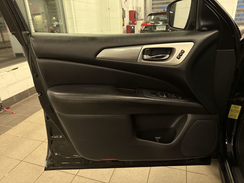 Thumbnail: 2018 Nissan Pathfinder - 32