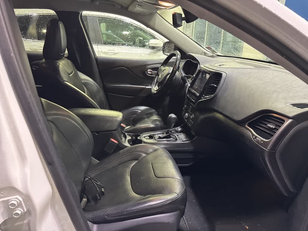 Thumbnail: 2020 Jeep Cherokee - 13