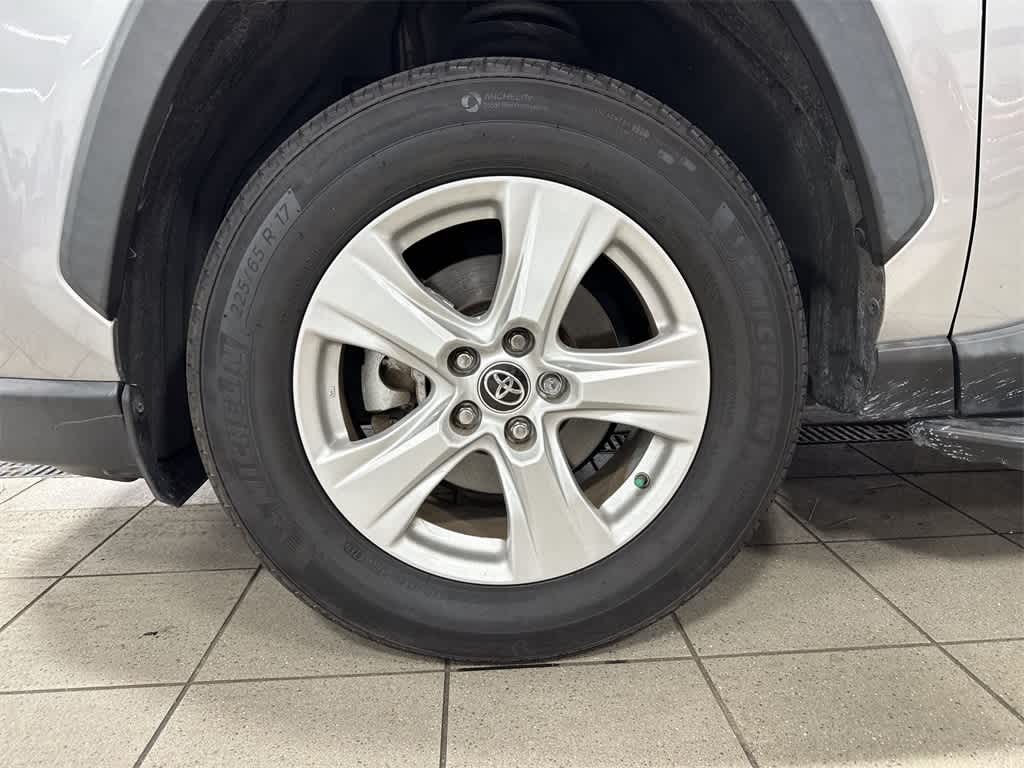 Thumbnail: 2021 Toyota RAV4 - 10