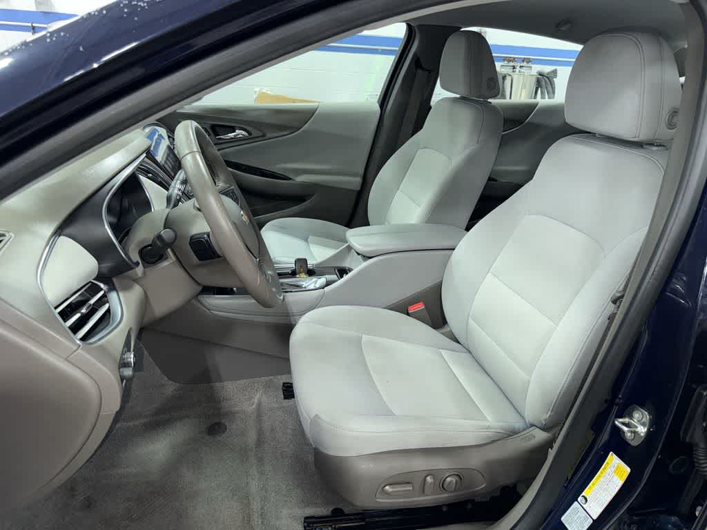 Thumbnail: 2018 Chevrolet Malibu - 15