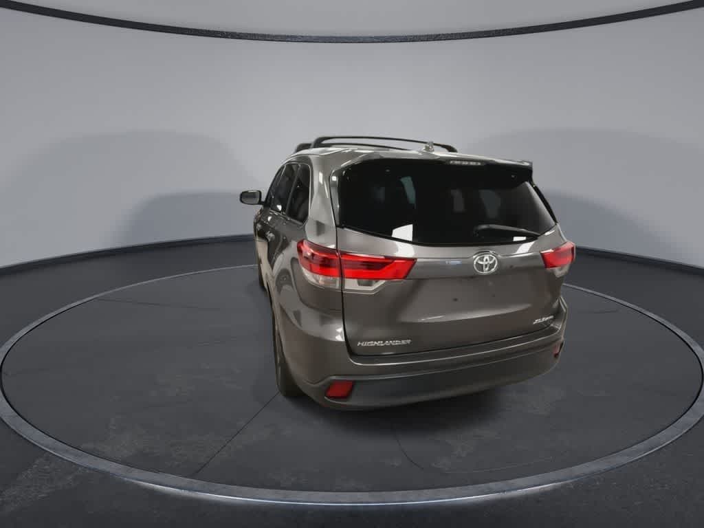 Thumbnail: 2017 Toyota Highlander - 7