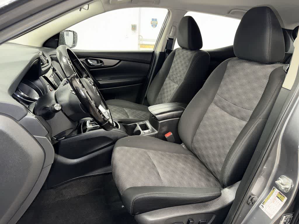 Thumbnail: 2020 Nissan Rogue Sport - 15