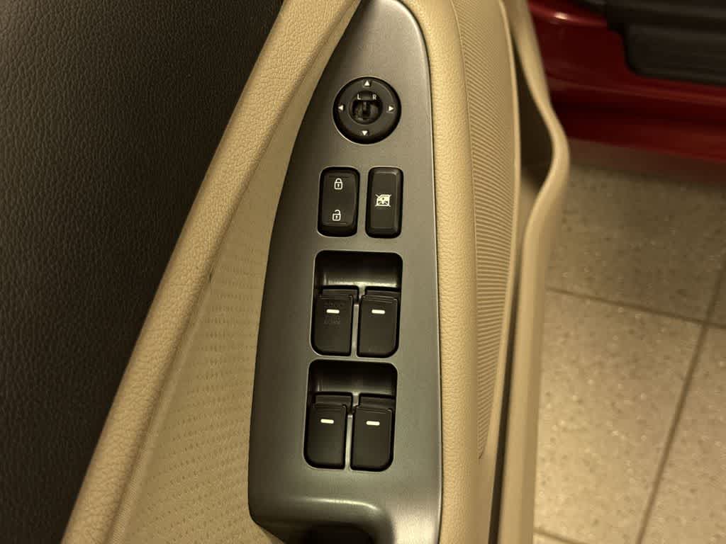 Thumbnail: 2013 Kia Optima - 22